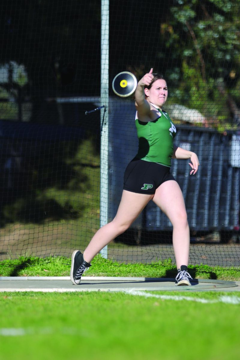 Sophomore+Leanna+Nusco+throws+her+discuss+hoping+she+makes+it+far+enough.
