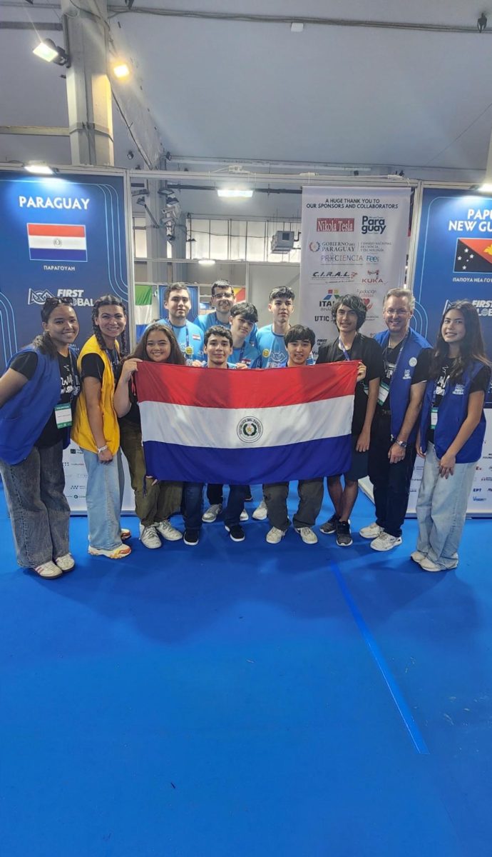 Sophomore Joanna Kruglick, seniors Eriko Kubota-Valme, Laura Traynum, Serena Falucho, Oscar Huth and junior Felix Ammar pose with another team from Paraguay.                             